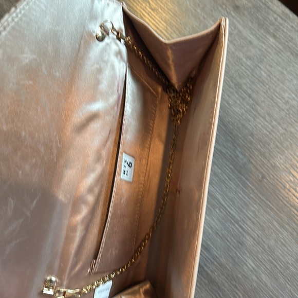 Large Taupe/Snakeskin/Beige Clutch w/Gold Hardware & Gold Detachable Chain Strap - Picture 6 of 6